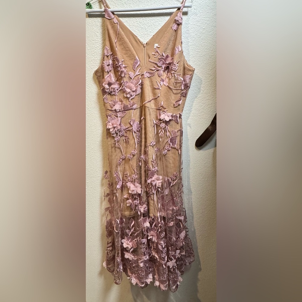 Dress the Population floral dress in lilac/nude. Size Large.